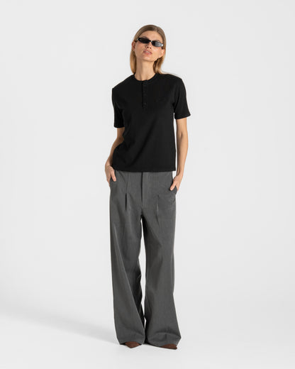 Henley Short Sleeve Black Dame