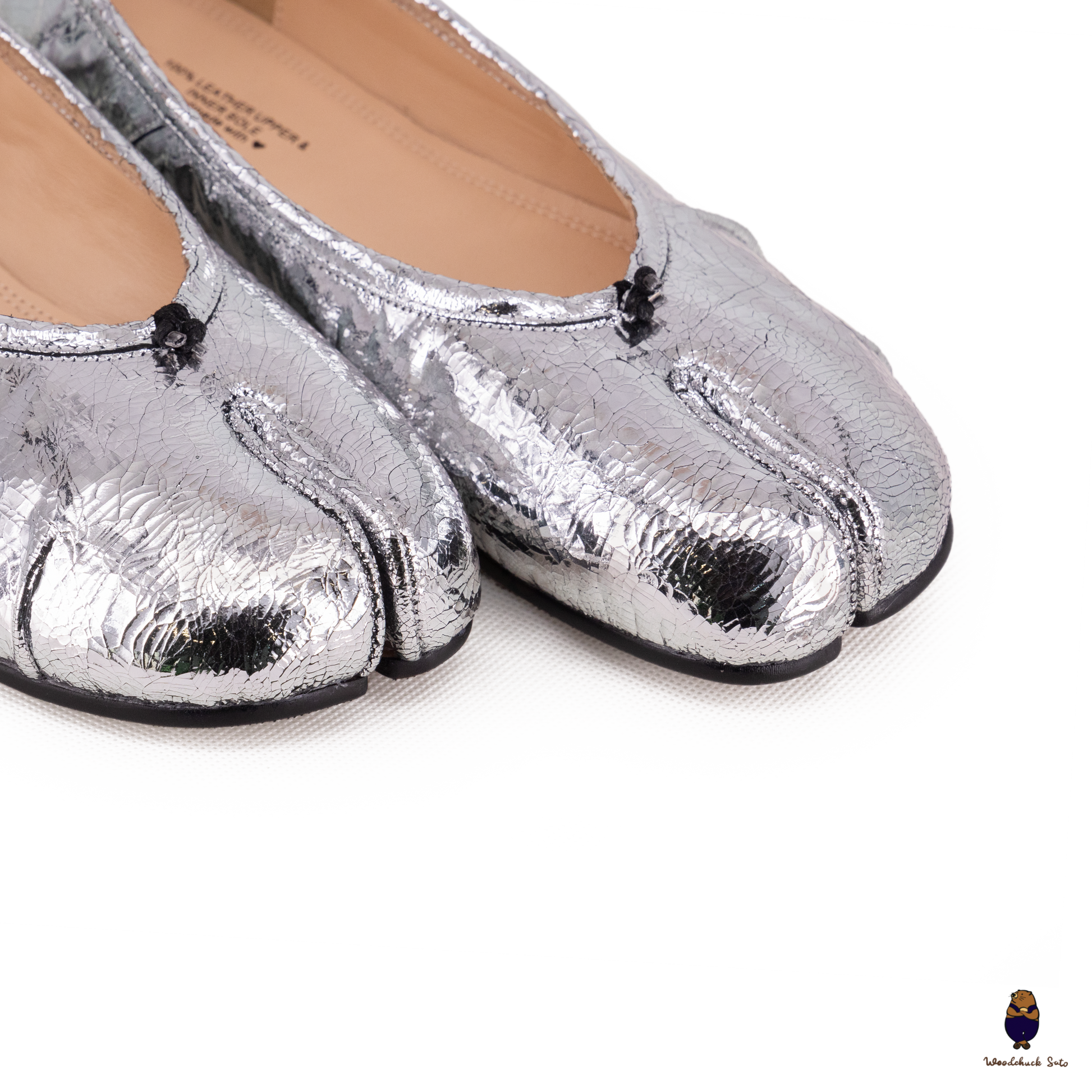 Front detail of Classic Cracked Silver Fold Leather Tabi Split Toe Ballerina Ballet Flats
