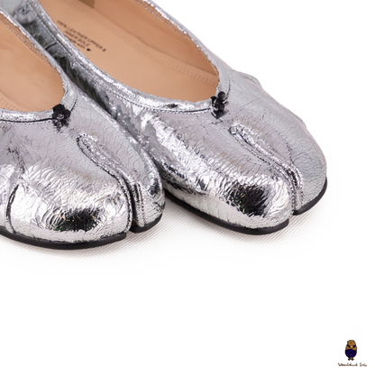 Front detail of Classic Cracked Silver Fold Leather Tabi Split Toe Ballerina Ballet Flats